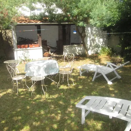 度假居 La Rose 圣特罗让莱班